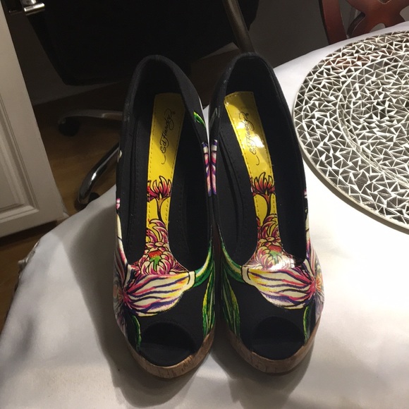 Ed hardy wedged geisha heels size 8 - Picture 2 of 6